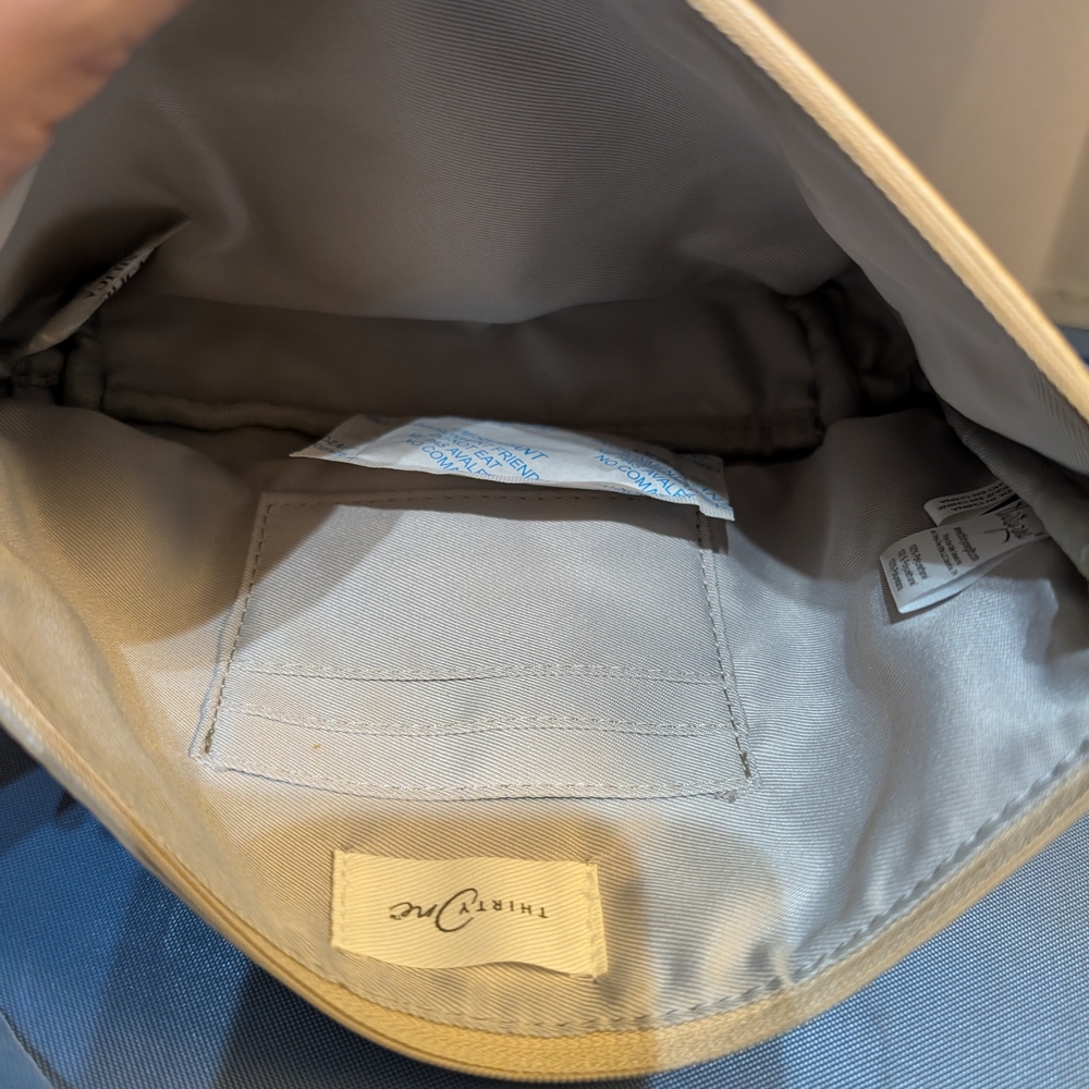 Thirty-One Gold Leather Pouch - Picture 4 of 6